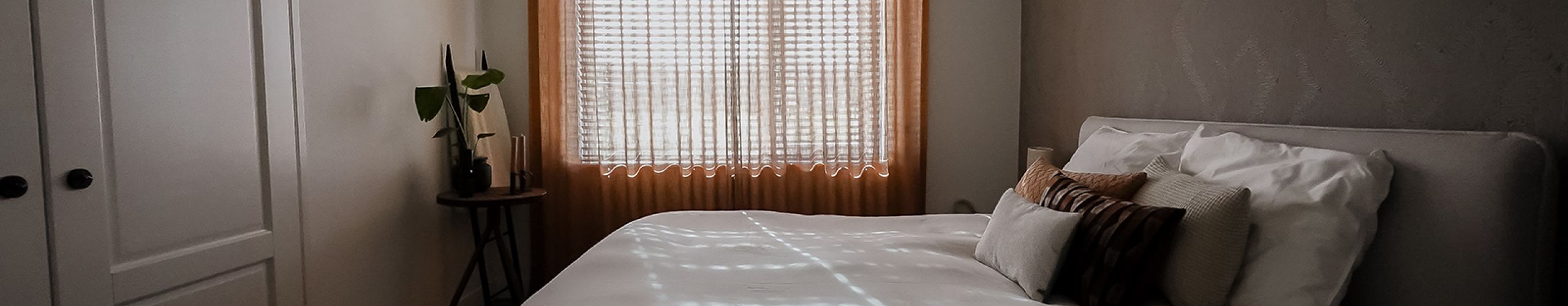 Raambekleding slaapkamer