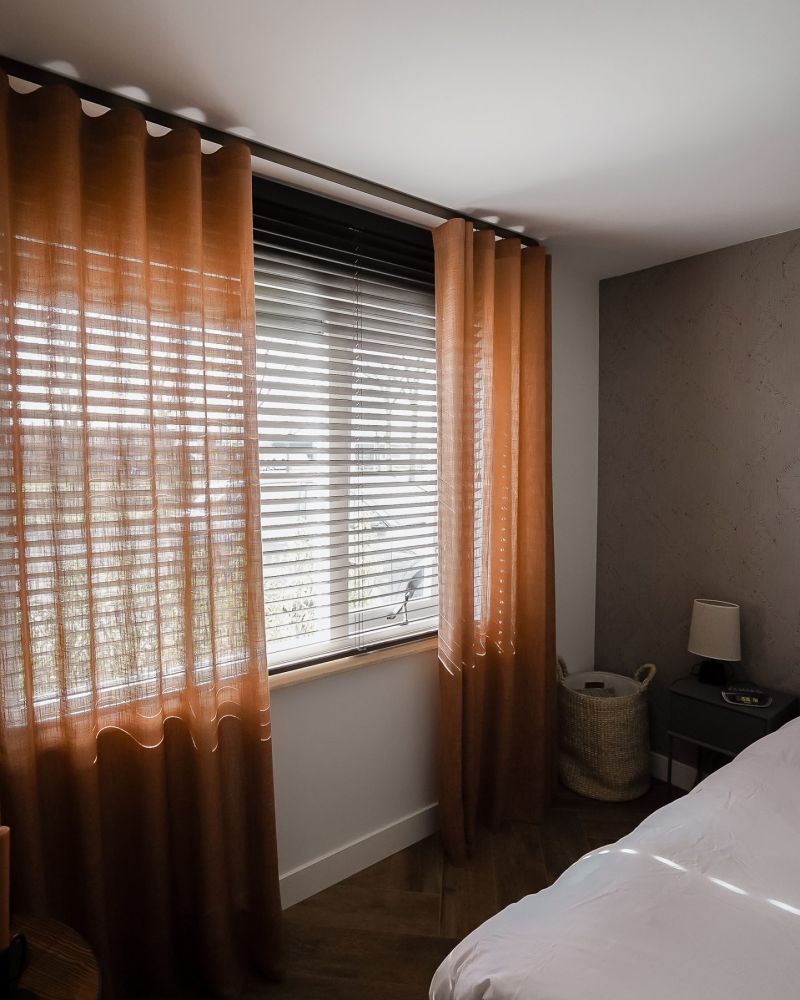 gordijnen slaapkamer raamdecoratie jaloezieen